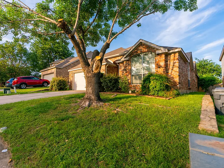 2505 Monroe Dr — Photo 3