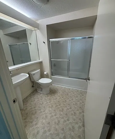 Second/guest bathroom with tub/shower combo and pedestal sink.