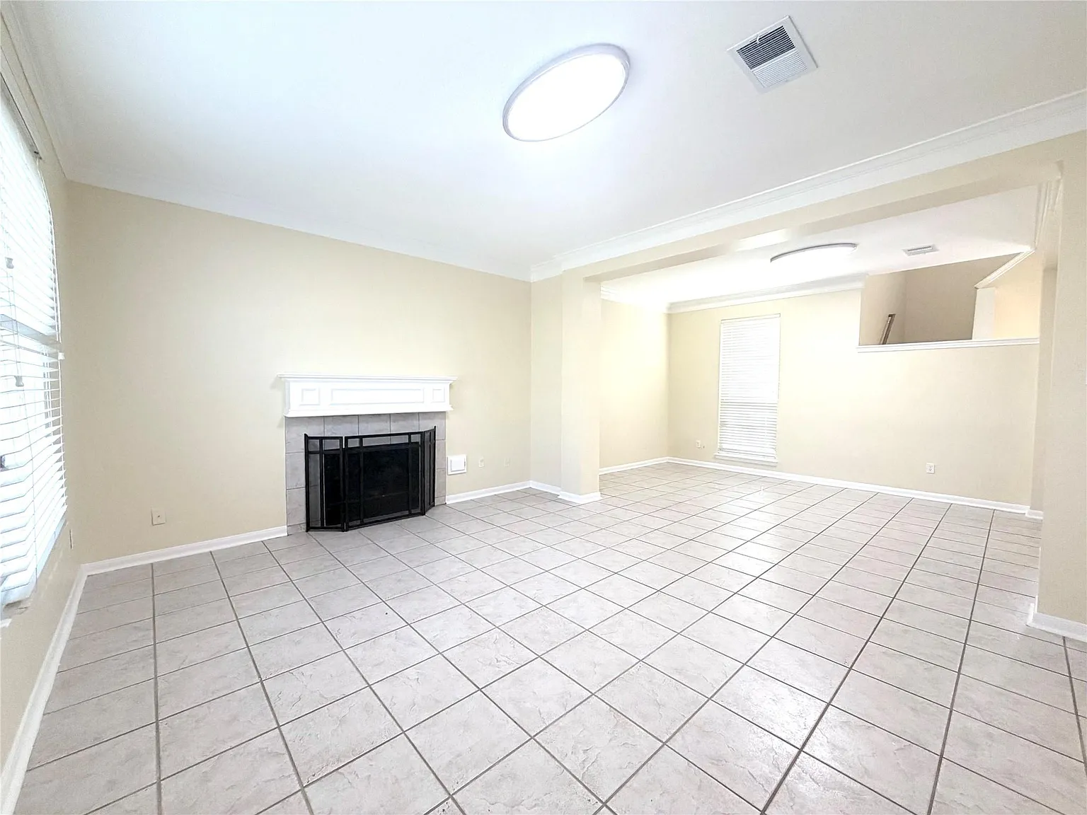3 bed, 2.5 bath, 2199 sqft, $2,200 — Photo 4