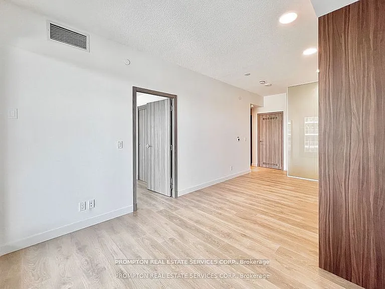 27 McMahon Dr #1808 — Photo 11