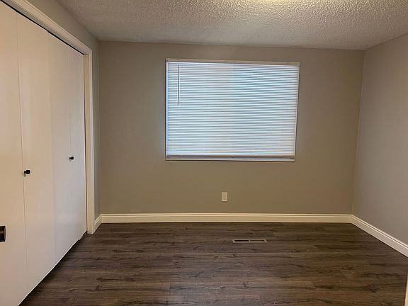 3rd image of 832 Lincoln St