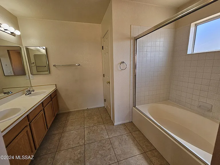 9827 N Stonecreek Pl — Photo 14