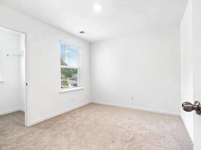 676 Evergreen Rd — Photo 16