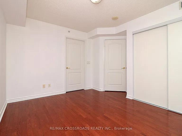 350 Princess Royal Dr #703 — Photo 13