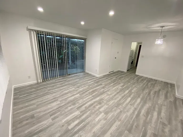 1329 S Saltair Ave #4 — Photo 6