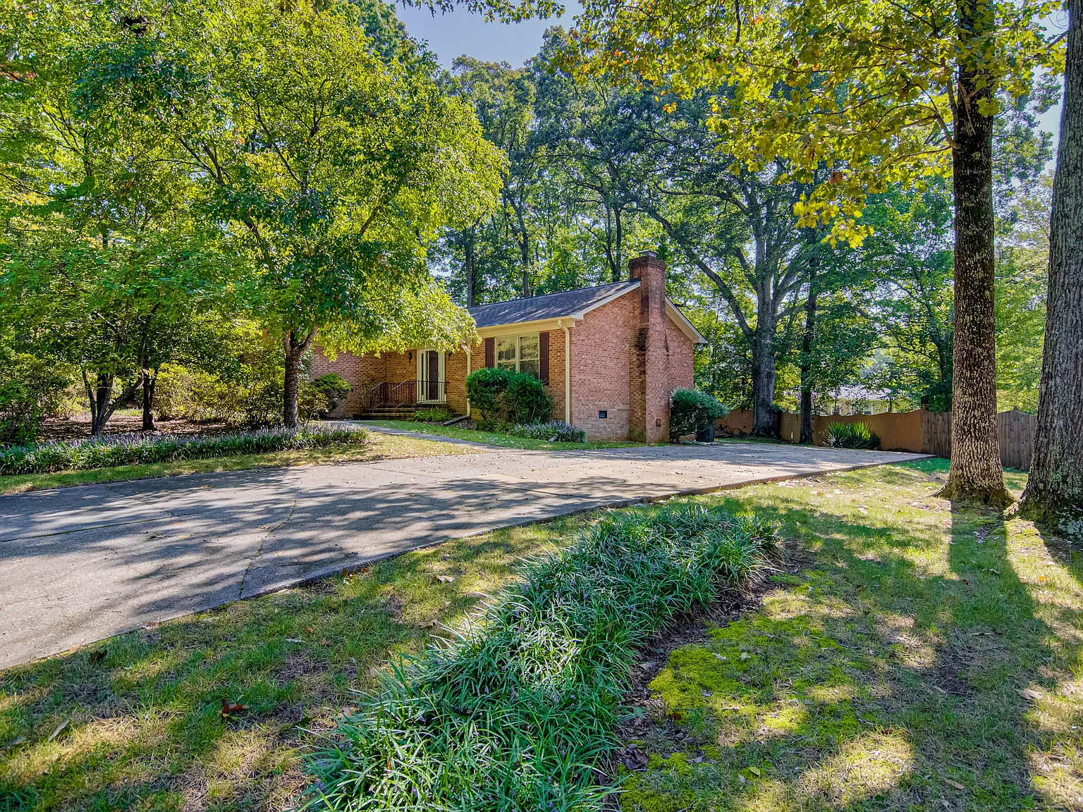 3 bed, 1600 sqft, $2,100 — Photo 3