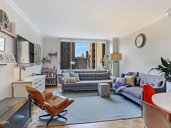 2nd image of 101 W 79th St APT 8C