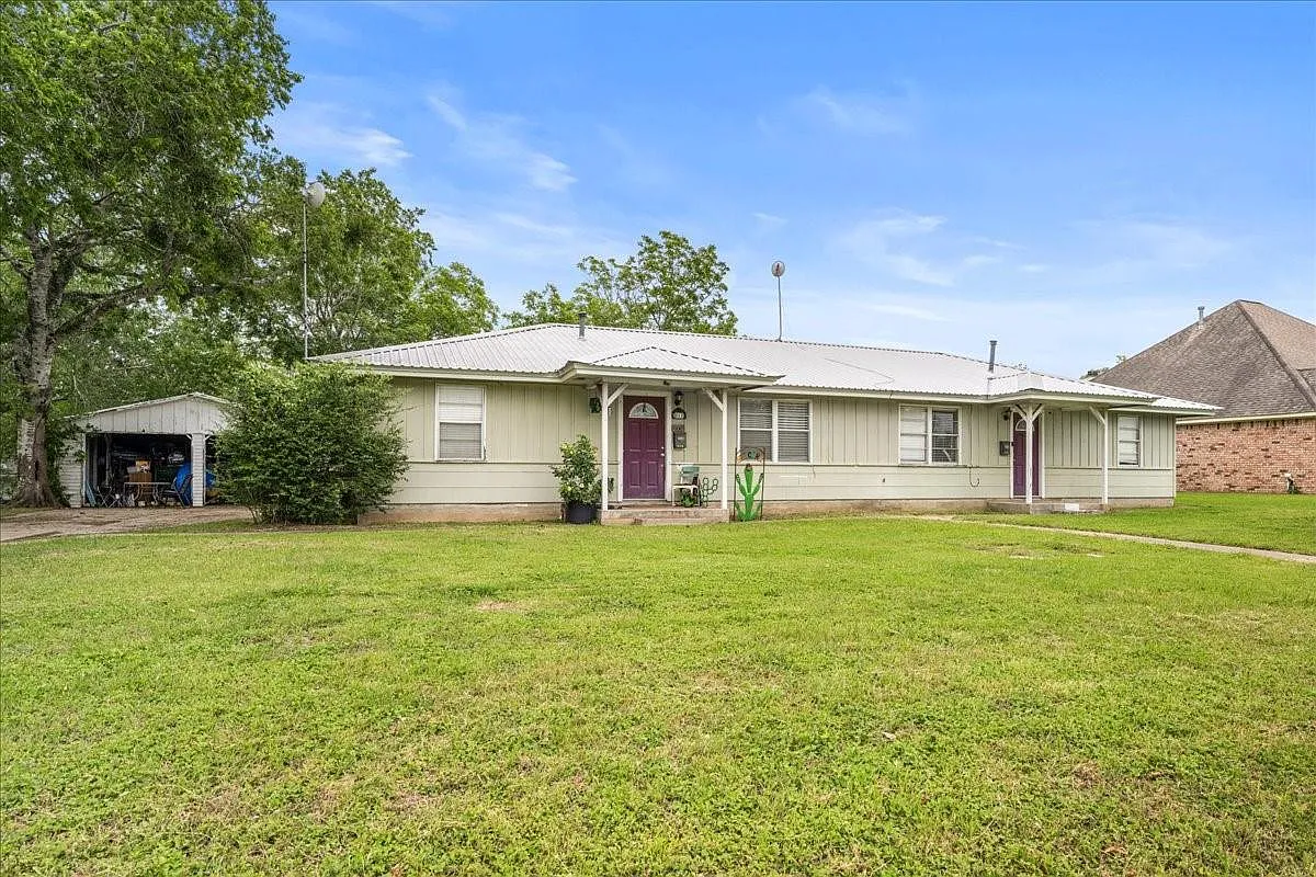 2 bed, 1.0 bath, 800 sqft, $1,200 — Photo 1