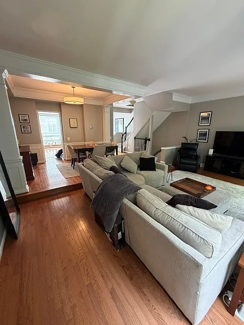 3 bed, 2110 sqft, $3,400 — Photo 3