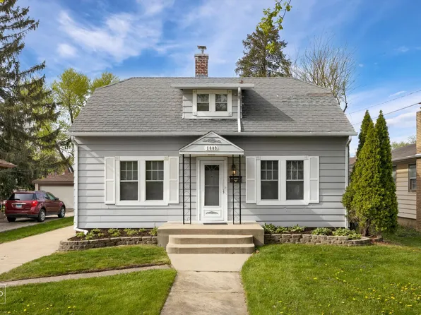 1009 Prairie St, Aurora, IL 60506
