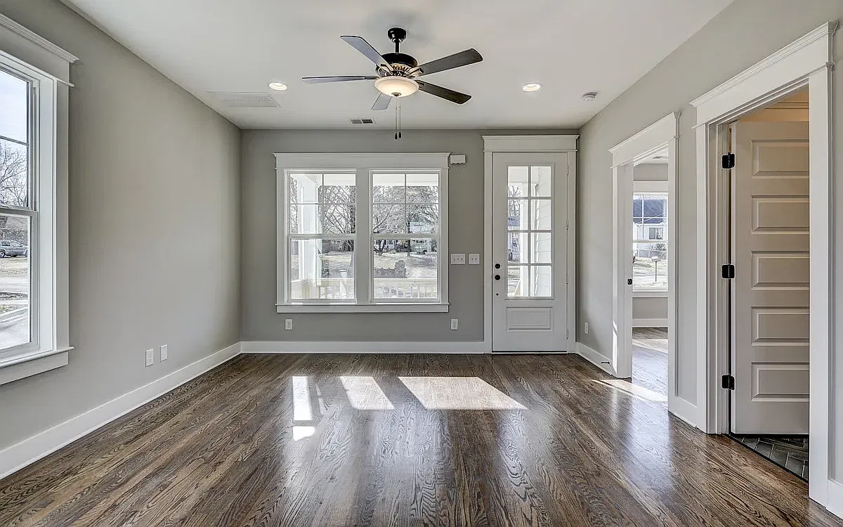 905 Curdwood Blvd — Photo 3