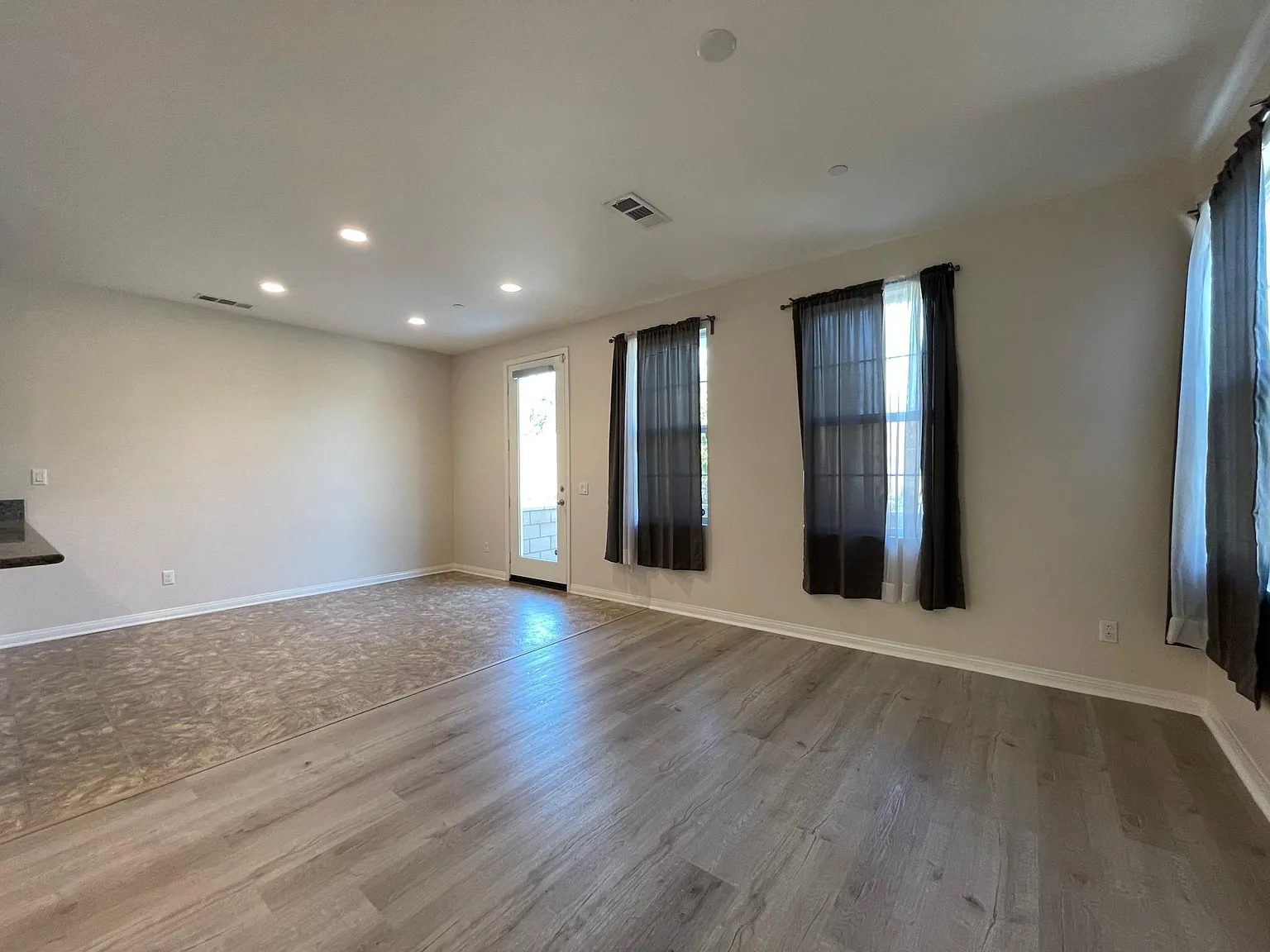3 bed, 2.5 bath, 1642 sqft, $2,895 — Photo 3