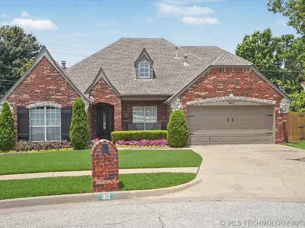 912 W Juneau St, Broken Arrow, OK 74012