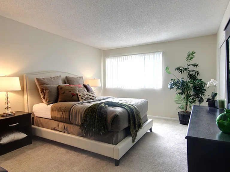 Villa Pacific Townhomes — Photo 18