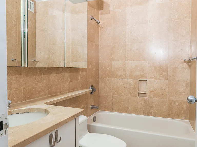 415 E 37th St #5K — Photo 6