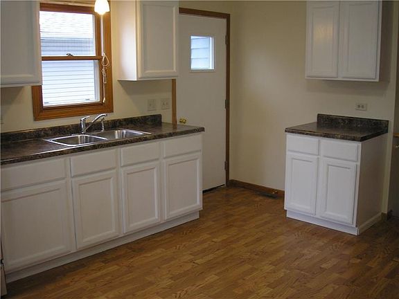 4th image of 1411 Chestnut Dr