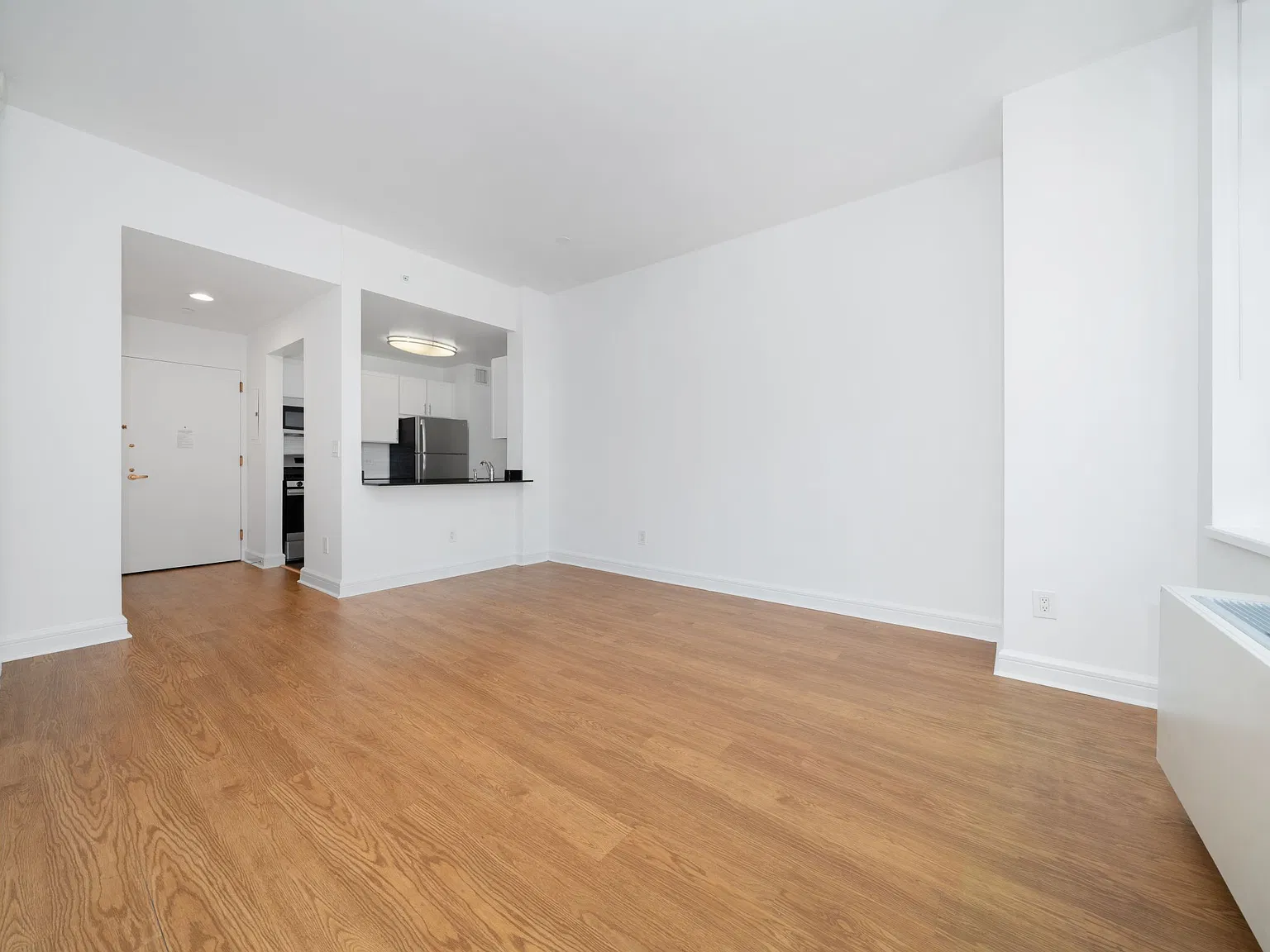 140 Riverside Boulevard — Photo 2