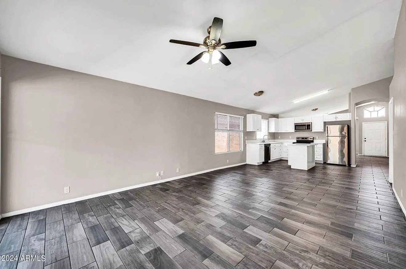 3 bed, 1812 sqft, $2,450 — Photo 2