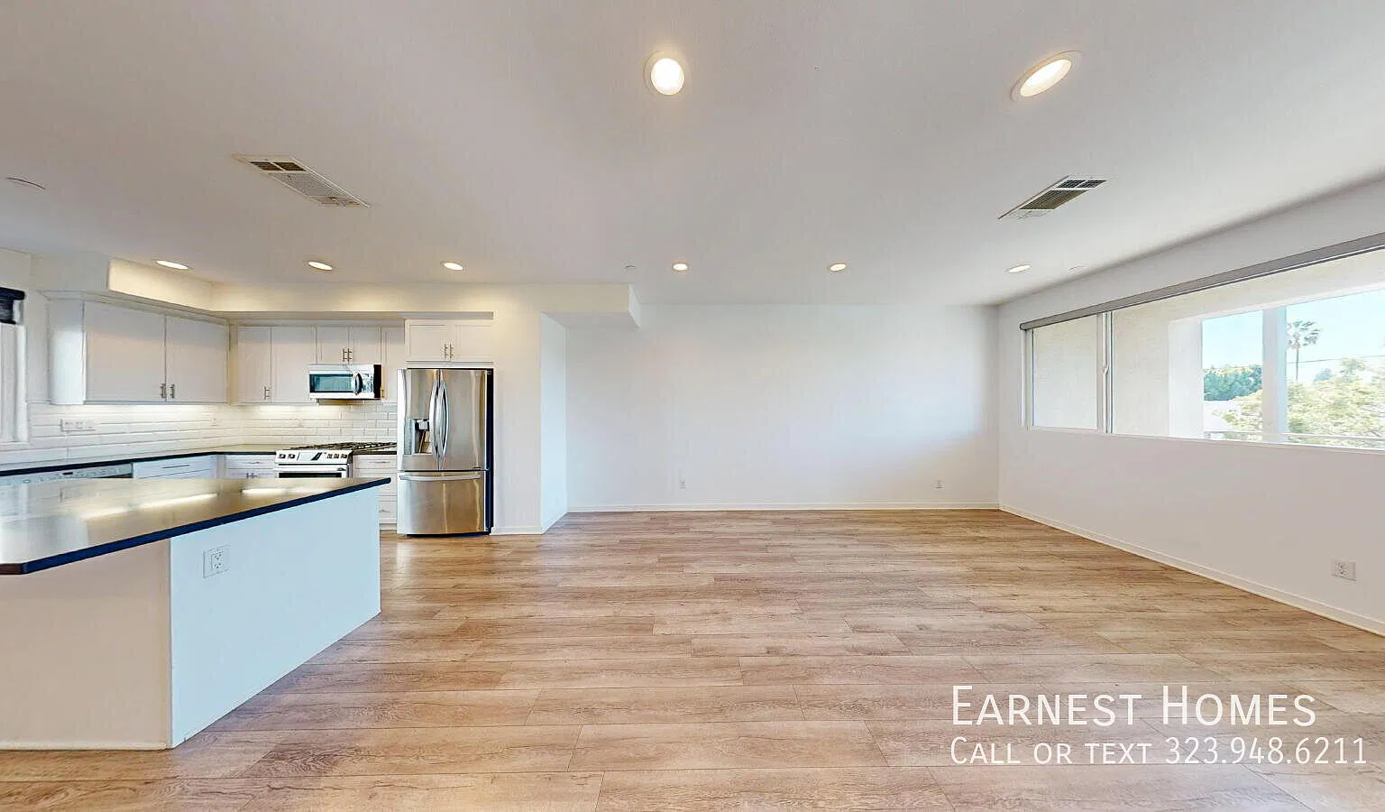 Modern 3-Bedroom Valley Glen Home with Rooftop Deck, Balcony & Laundry Room — Photo 2