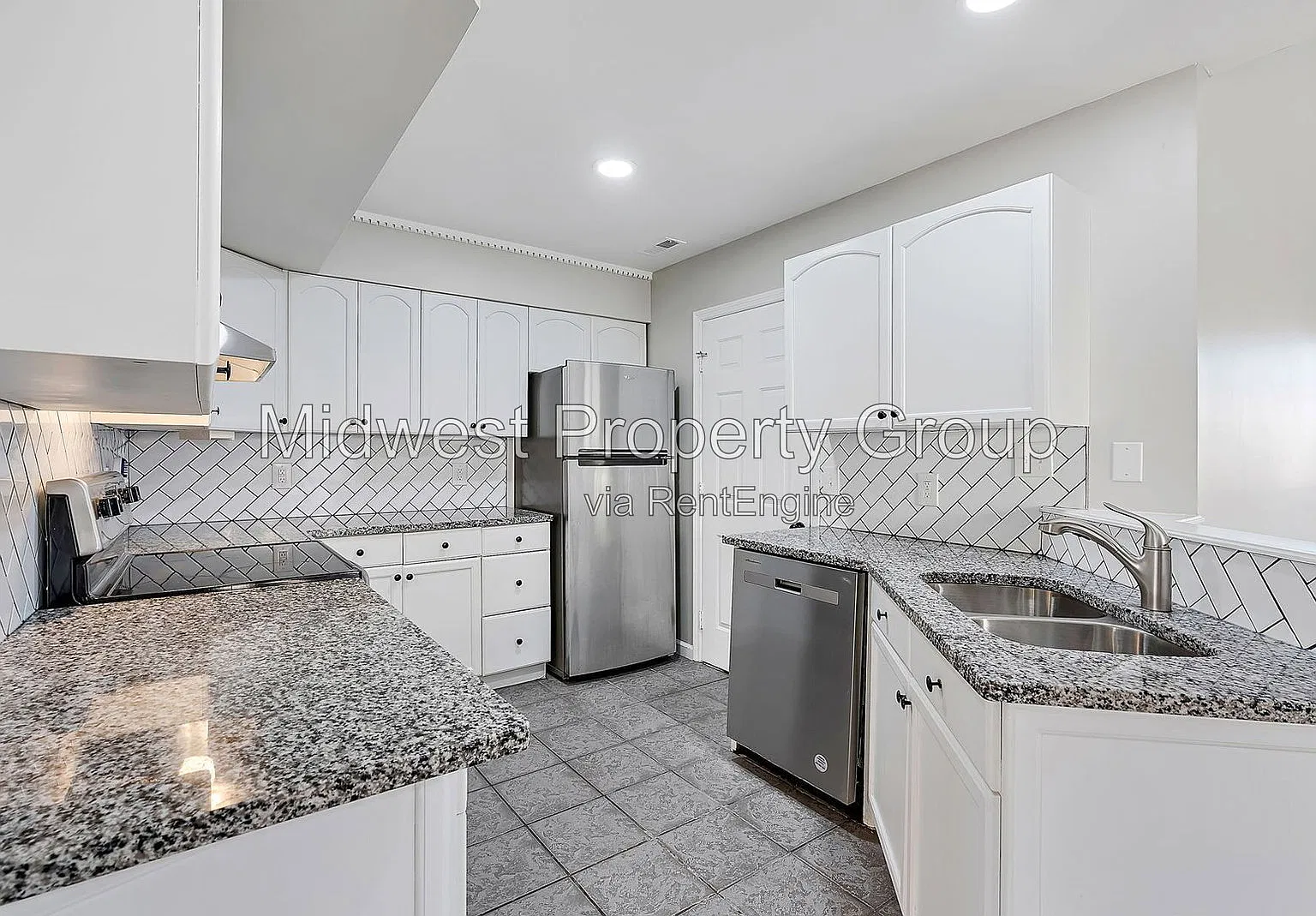 3 bed, 2.0 bath, 1013 sqft, $1,545 — Photo 3