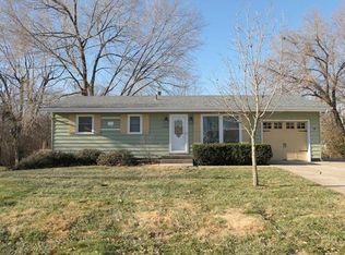 1002 S Main St, Liberty, MO 64068