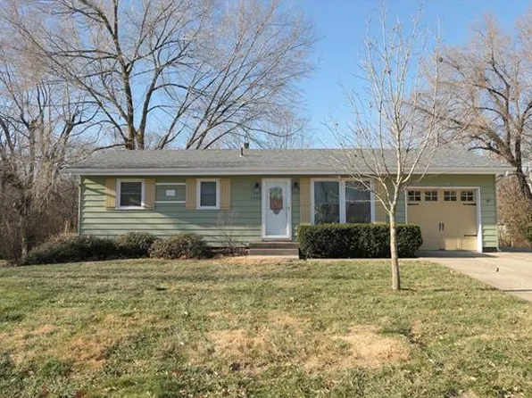 1002 S Main St, Liberty, MO 64068