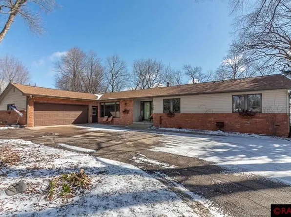 1740 Mary Ln, North Mankato, MN 56003