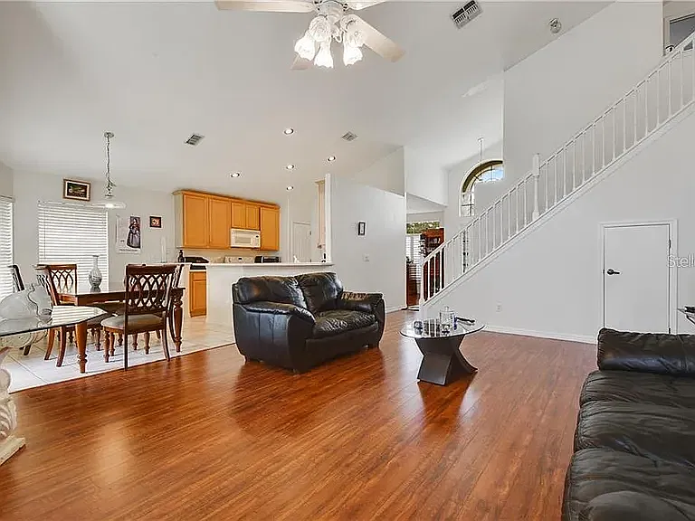 4 bed, 2.5 bath, 2059 sqft, $3,100 — Photo 2