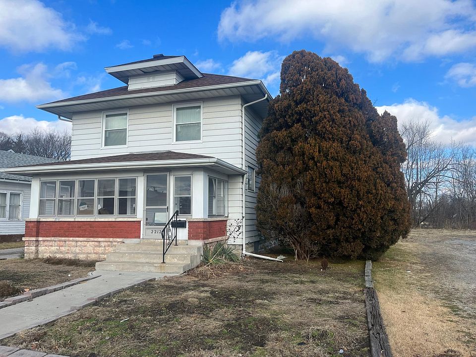 1st image of 2212 Lincolnway W