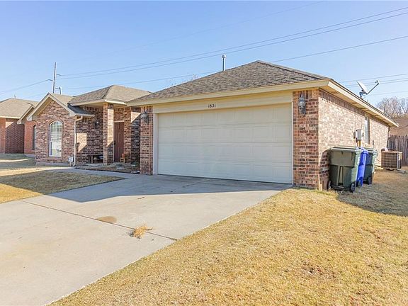 2nd image of 1821 Parkridge Dr