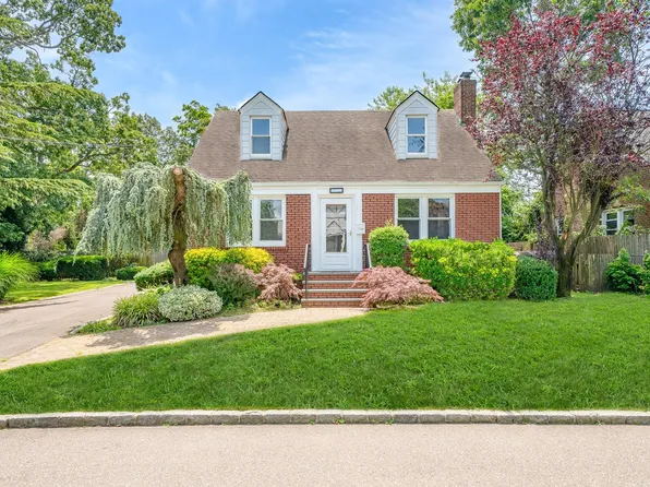 25 Korol Street, Bay Shore, NY 11706