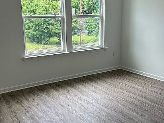 4th image of 705 W Parker Rd #B