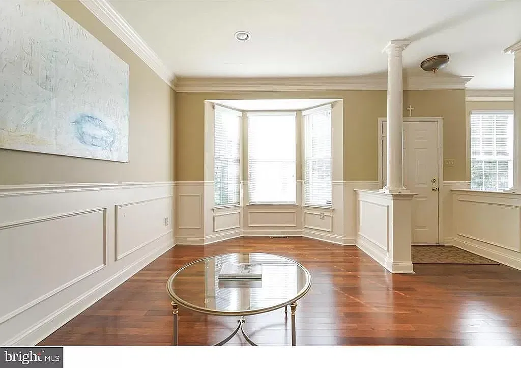 3 bed, 2.5 bath, 2194 sqft, $3,800 — Photo 4