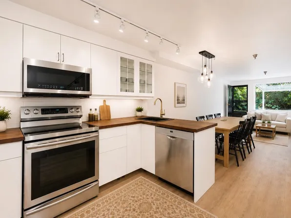 1363 Clyde Ave #112, West Vancouver, BC V7T 2W9