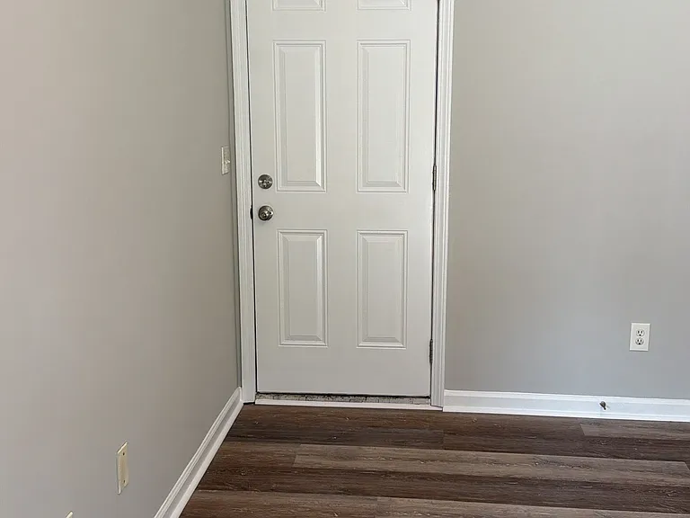 914 Benner Ave — Photo 12