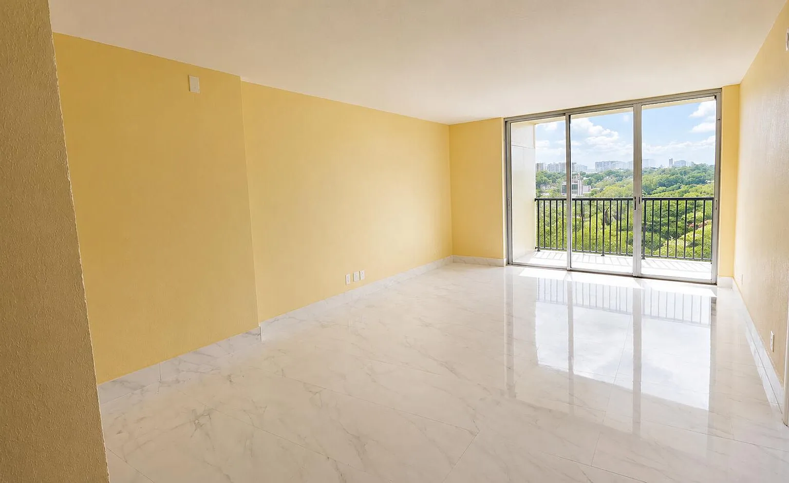 2 bed, 2.0 bath, 1002 sqft, $1,900 — Photo 2