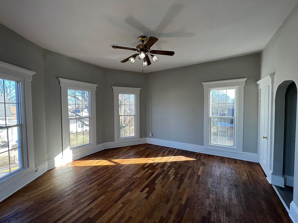 2nd image of 807 High St #807