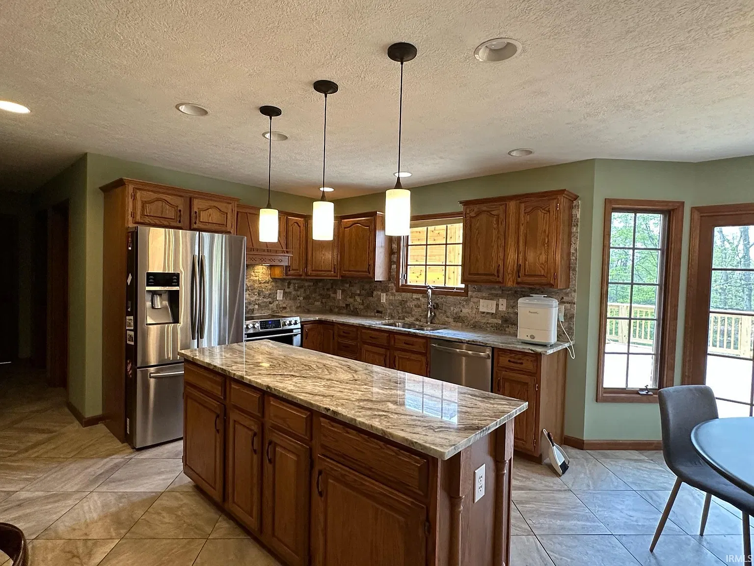 5 bed, 3.0 bath, 3886 sqft, $3,500 — Photo 2