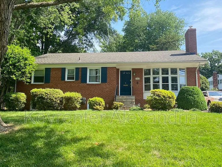 906 Neal Dr — Photo 1