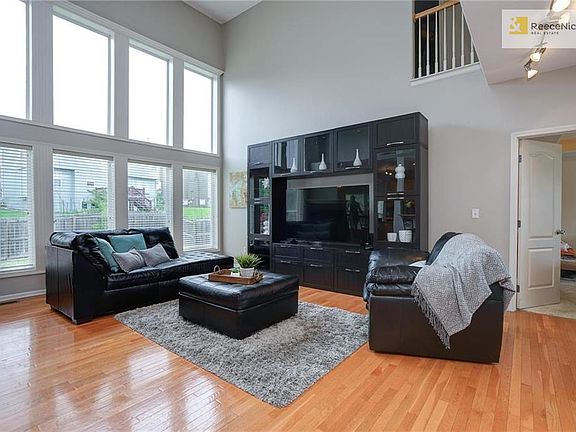 2nd Story Ceilings keep it Light and Airy