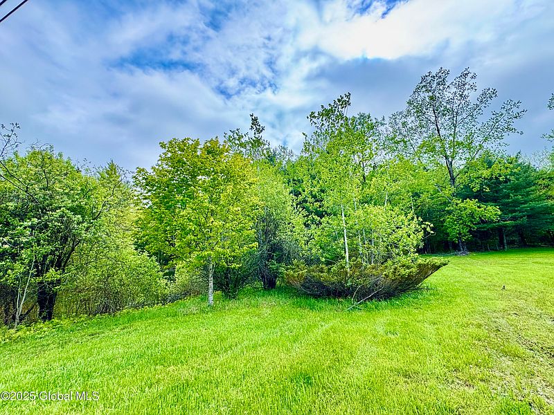 4th image of 441 Coolidge Hill Road