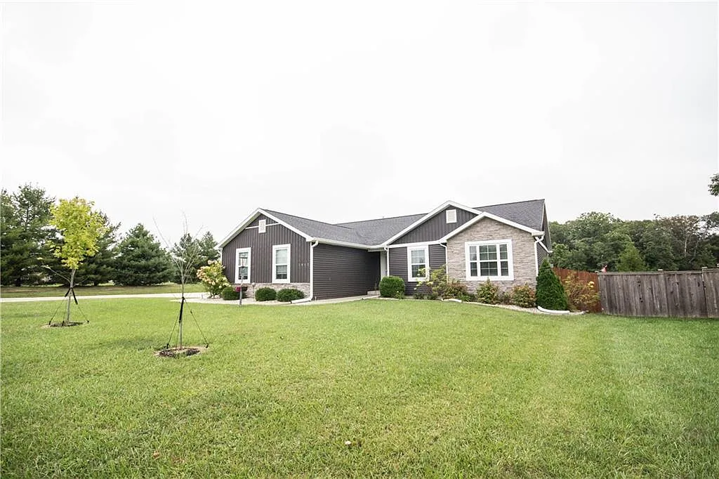 2843 Whitetail Dr photo 1
