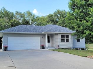 929 E Ridge Dr, Malvern, IA 51551