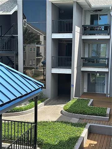 1 bed, 1.0 bath, 672 sqft, $2,100 — Photo 2