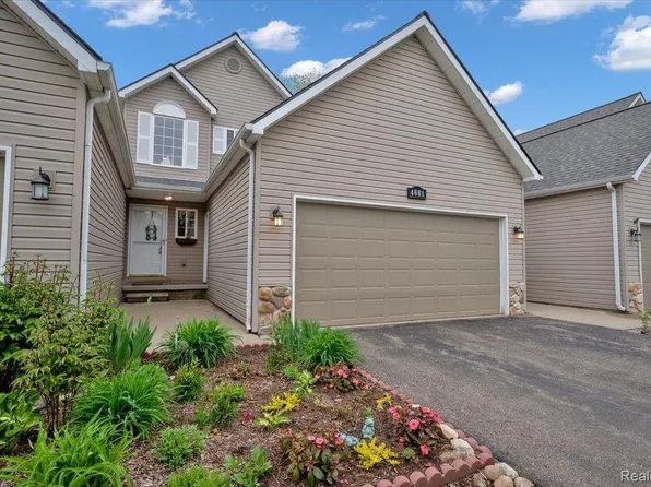 4661 Christopher Pines Dr, Clarkston, MI 48346