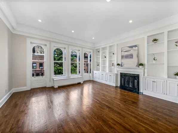 24 West 70th Street image 3 of 13