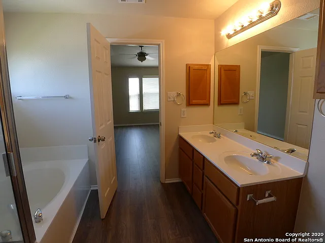 2935 Encino Riv — Photo 24