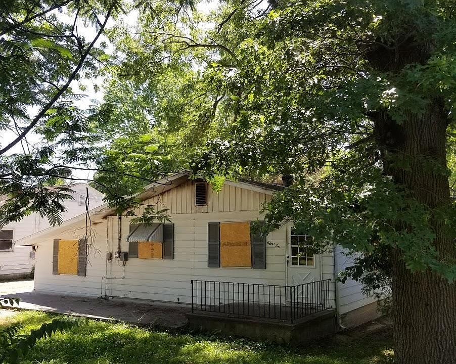 1st image of 901 W Kennicott St