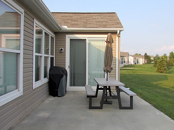 4th image of 38483 Revere Dr