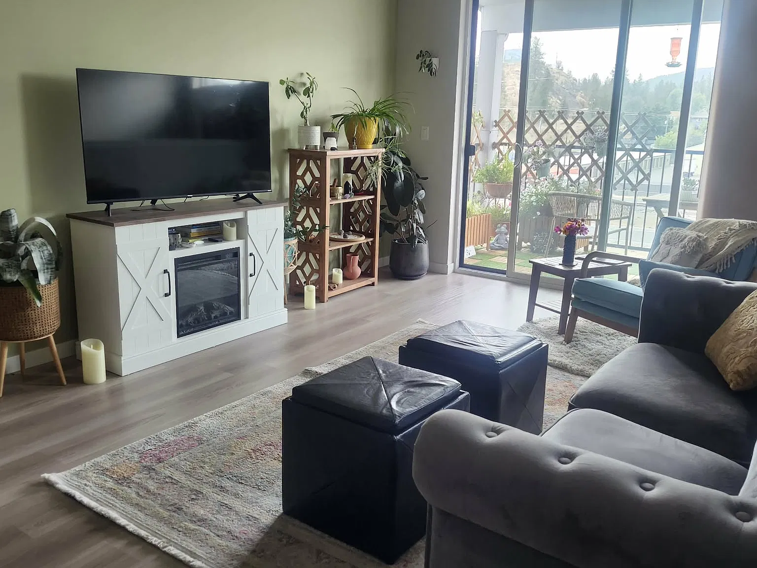 2 bed, 1294 sqft, $1,995 — Photo 1